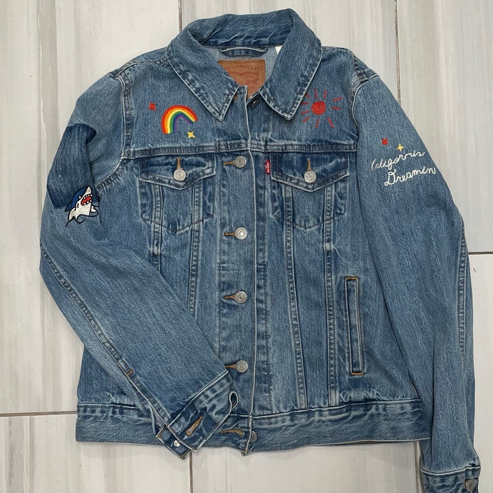 Levi’s Embroidered Jean Jacket Shark Rainbow California Dreamin Peace Size S